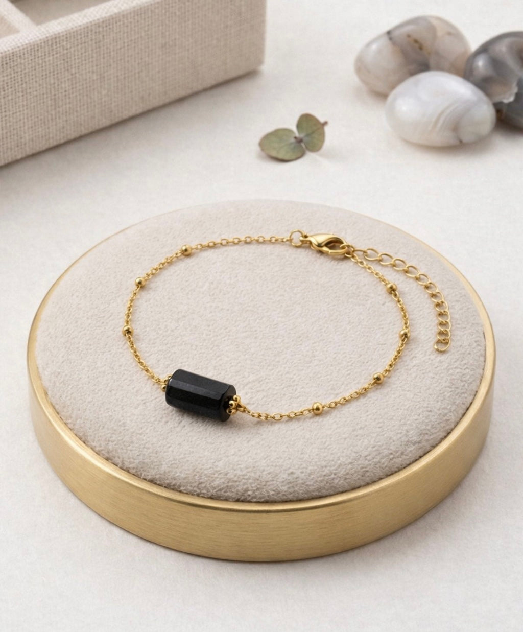 Pulseira Cléa dourada Turmalina negra A