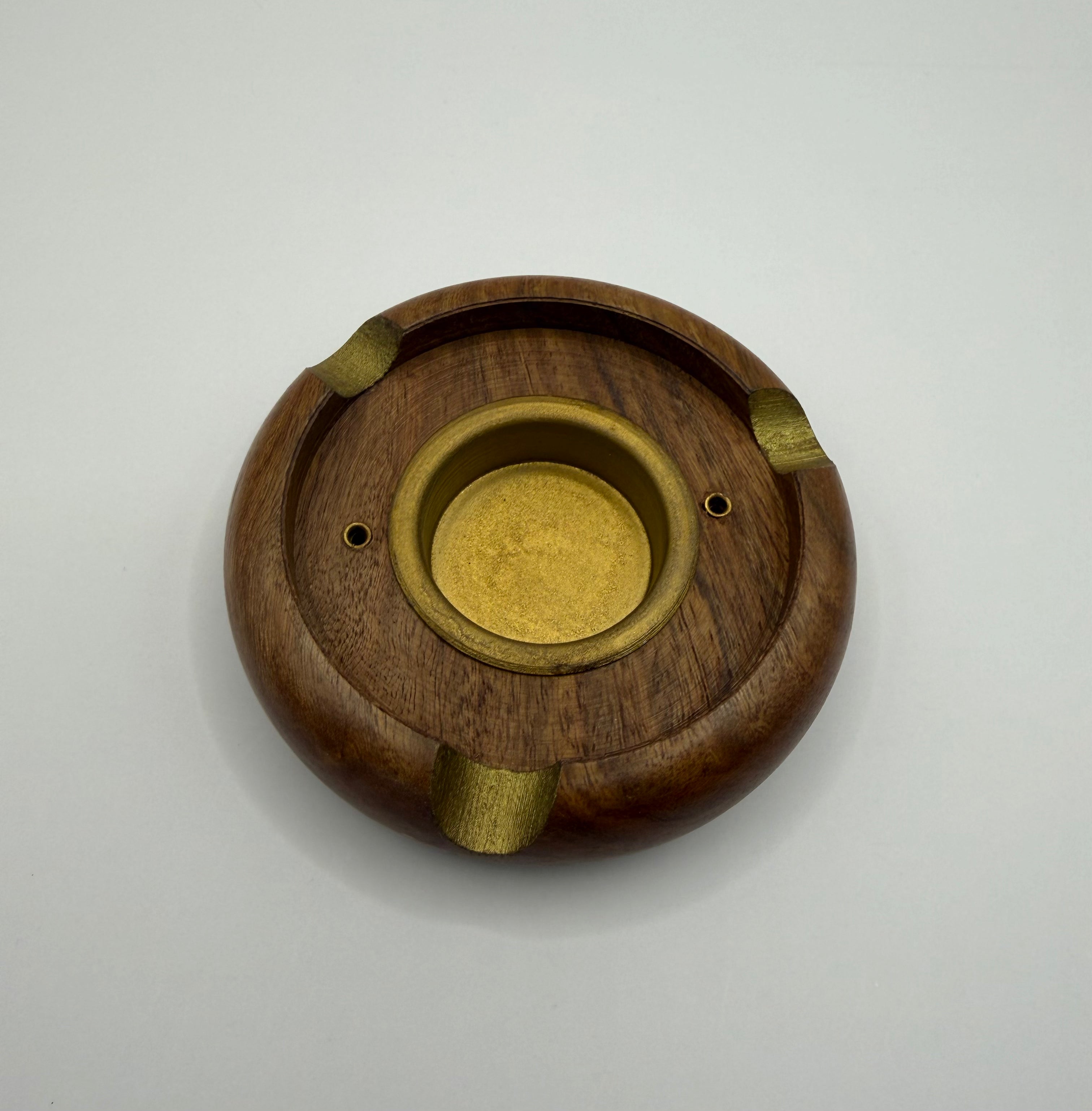 Runder Räucherstäbchenhalter aus Holz